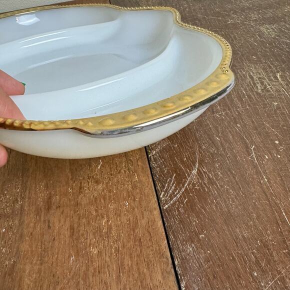 VTG Fire King 3 Section White Gold Trim Dish Anchor Hocking Milk Glass Oven Safe - Picture 5 of 8